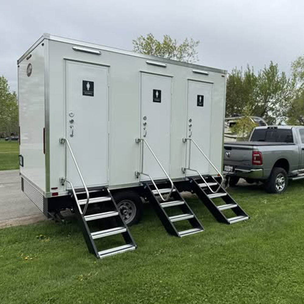 Mobile Toilet Trailer Luxury 3 - Outdoor Lighting Rental ulasan dan harga
